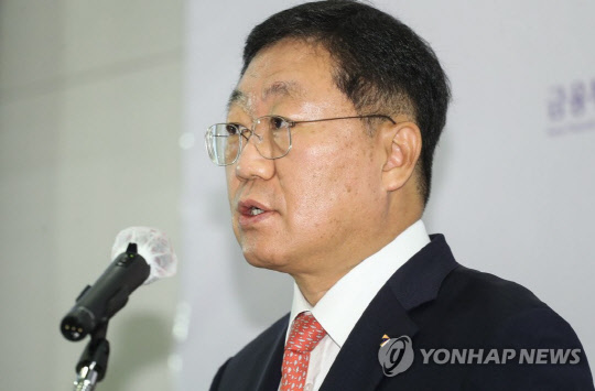 나재철 금융투자협회 회장이 지난 7월 서울 여의도 전경련 회관에서 열린 금융투자협회 기자단 하계 간담회에서 최근 사모펀드 사태에  대해 송구하다고 발언한 바 있다.(사진=연합)